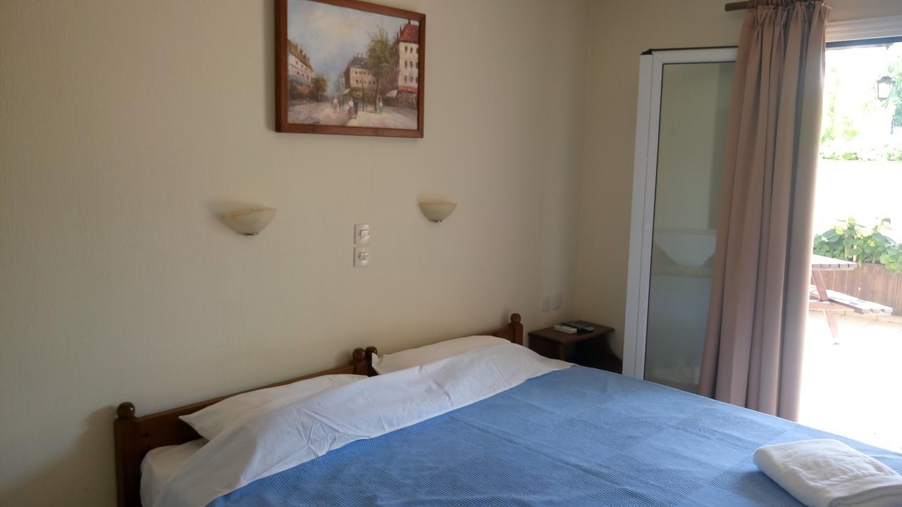 Pansion Chrisa Hotel สเกียธอสทาวน์ ภายนอก รูปภาพ