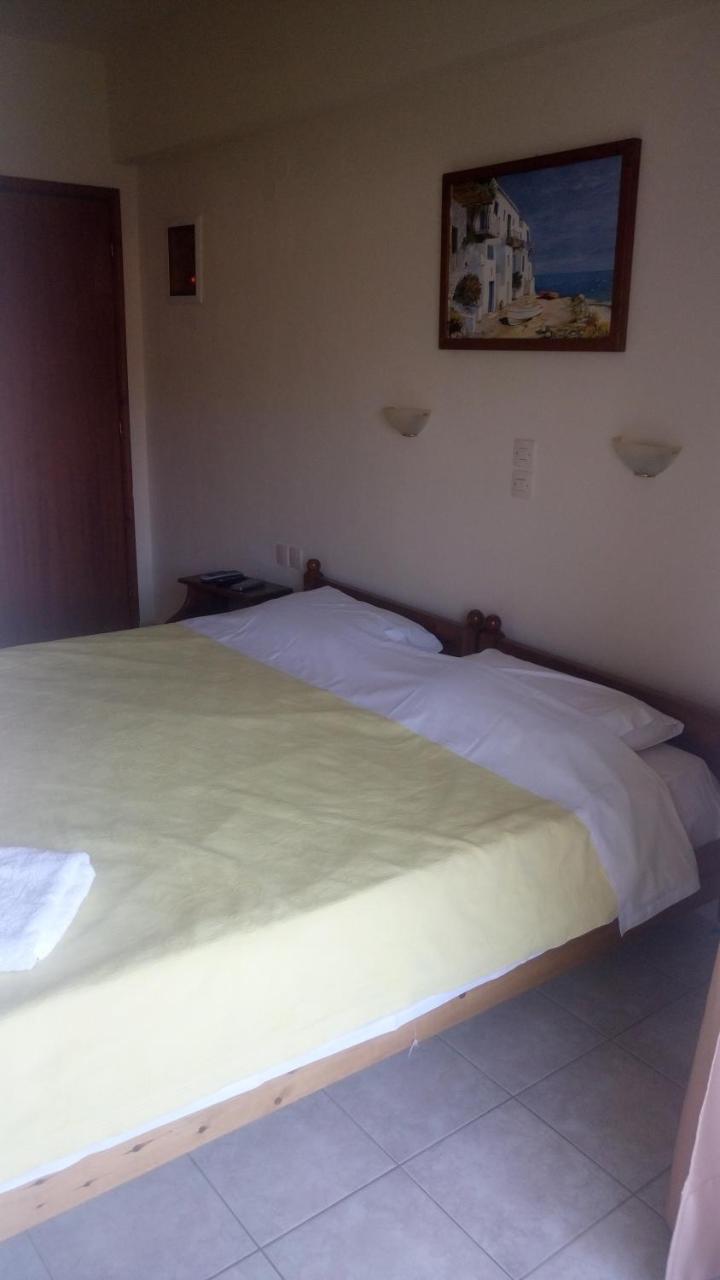 Pansion Chrisa Hotel สเกียธอสทาวน์ ภายนอก รูปภาพ